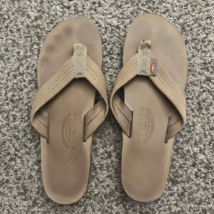 Women’s 8.5 rainbows!!